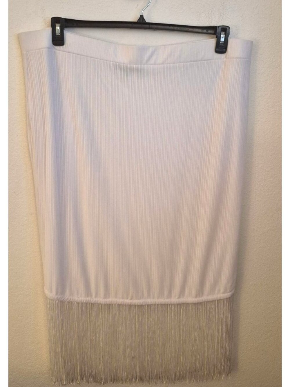 Eloquii White Fringe Hem Ribbed Maxi Skirt Elastic Waist Size 24 EUC
